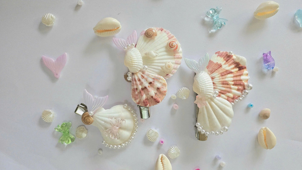 Cute hair clips made from shells or snails are always beautiful souvenirs, capturing the unique charm of Phu Quoc’s coastal beauty